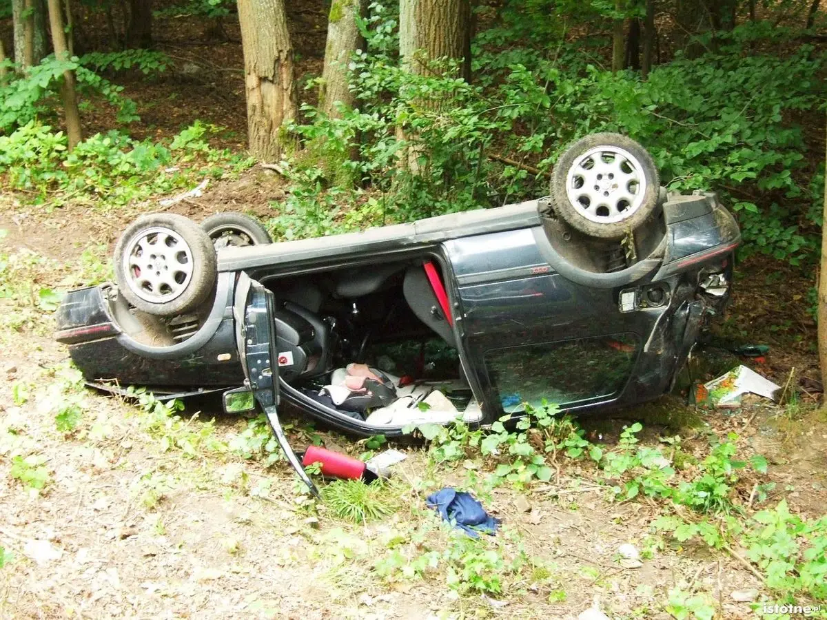 Auto dachowało tuż za Bolesławcem