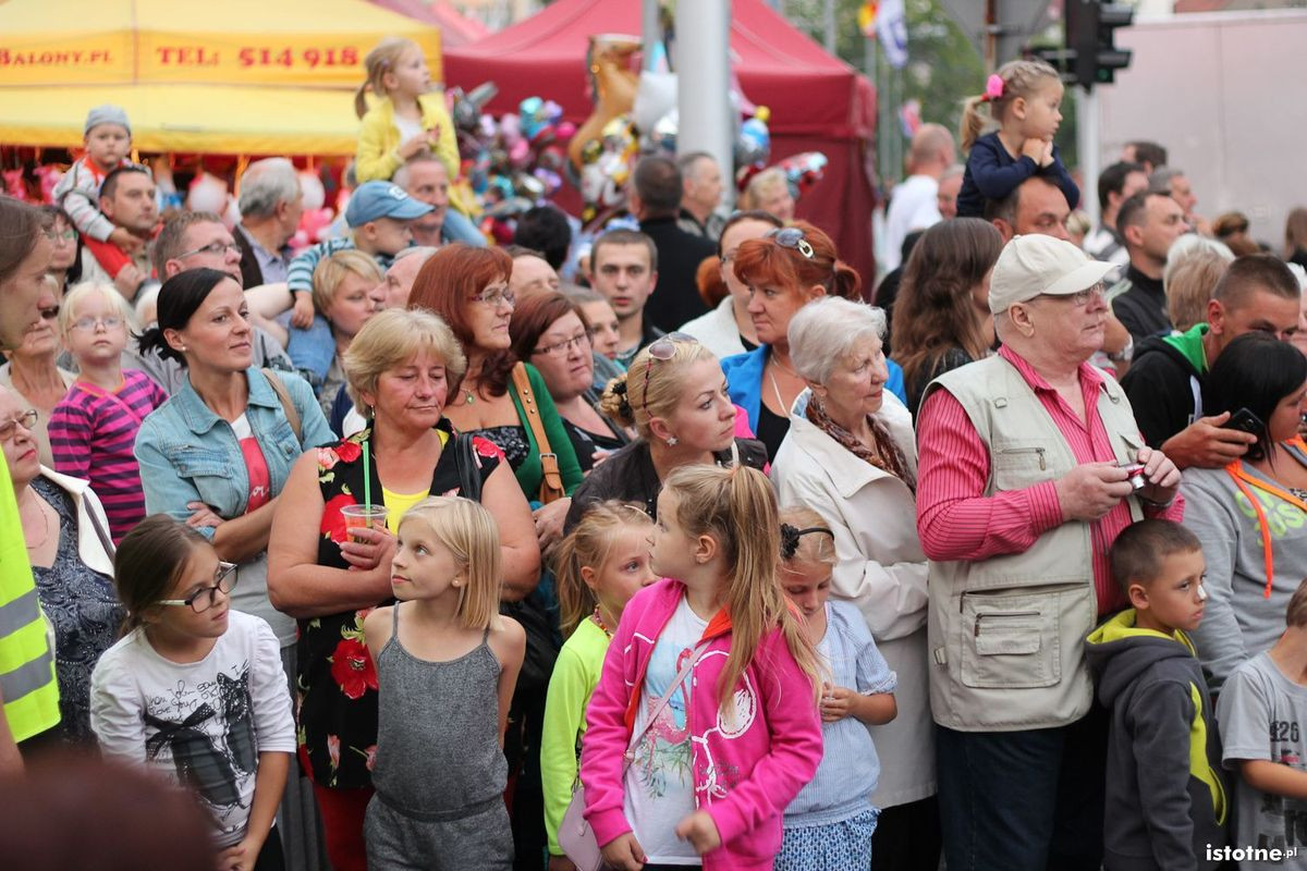 Publiczność oglądająca paradę