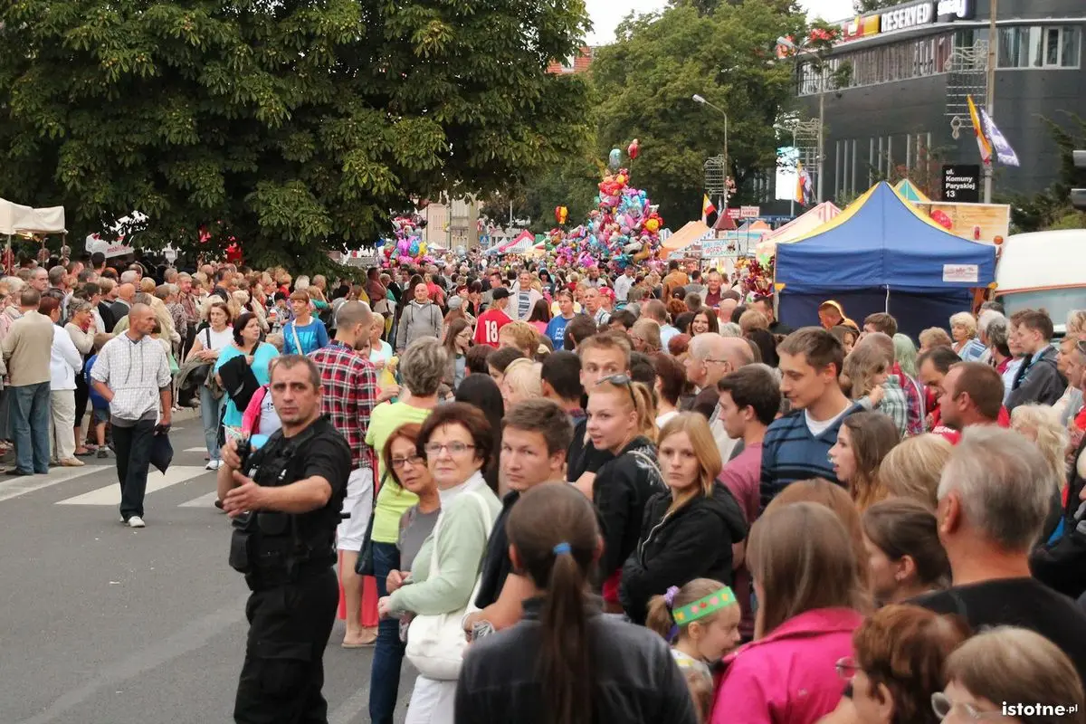 Publiczność oglądająca paradę