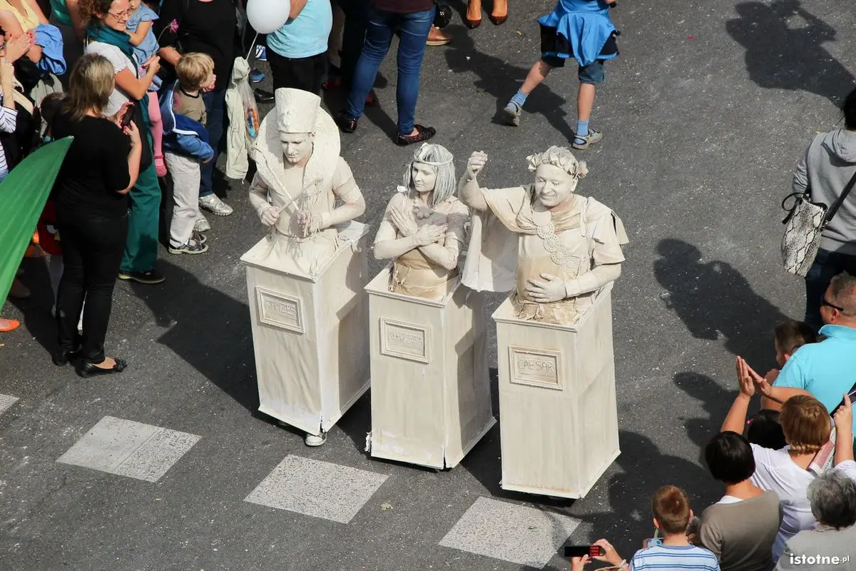 Parada Glinoludów