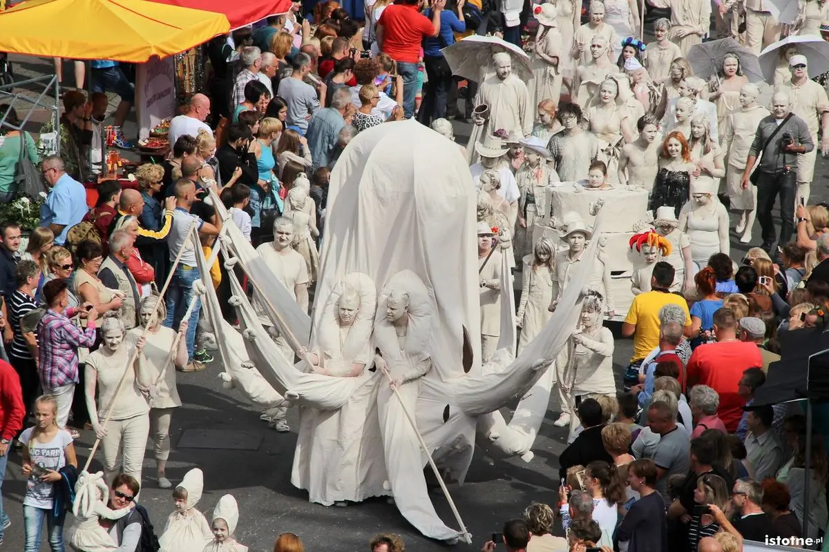 Parada Glinoludów