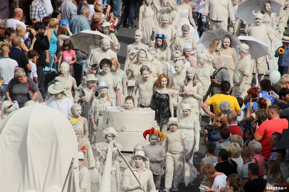 Parada Glinoludów