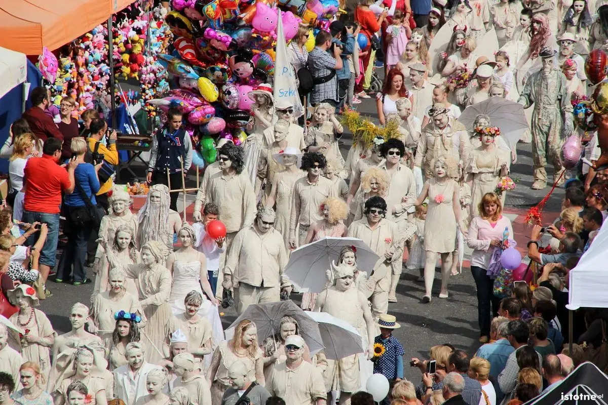 Parada Glinoludów