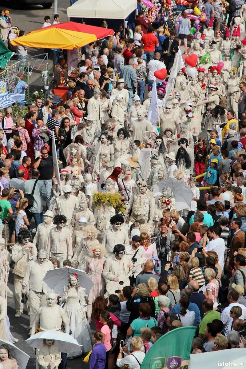Parada Glinoludów