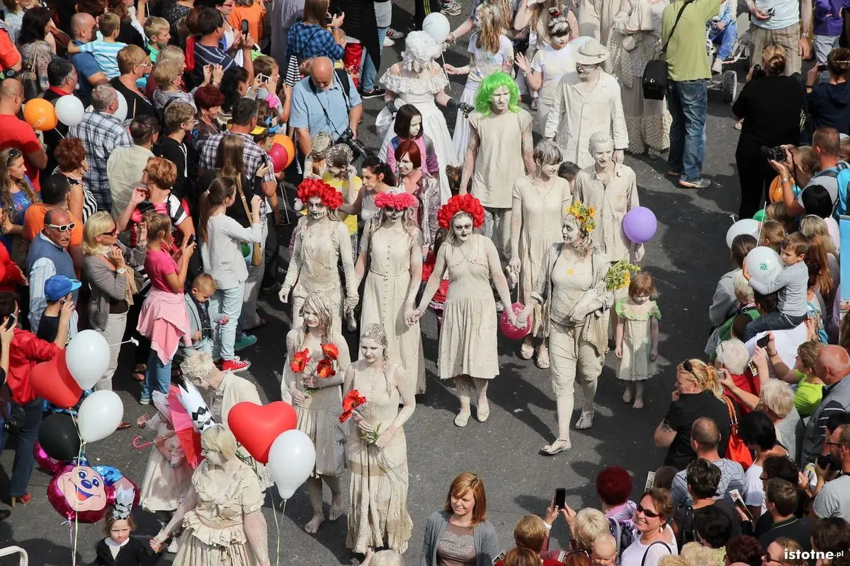 Parada Glinoludów