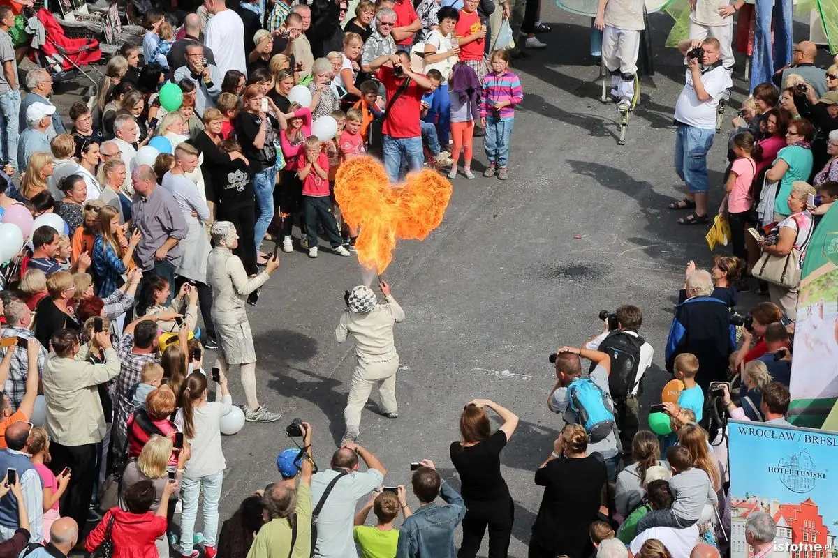 Parada Glinoludów