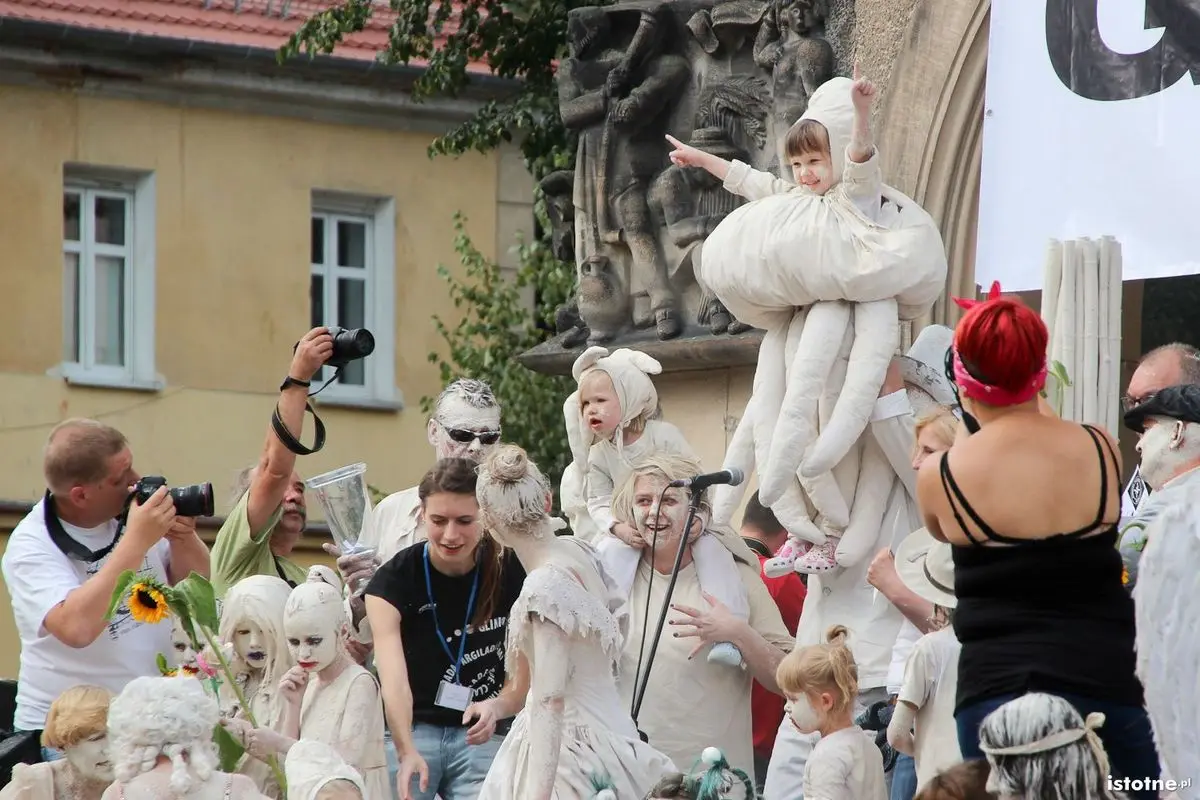 Parada Glinoludów