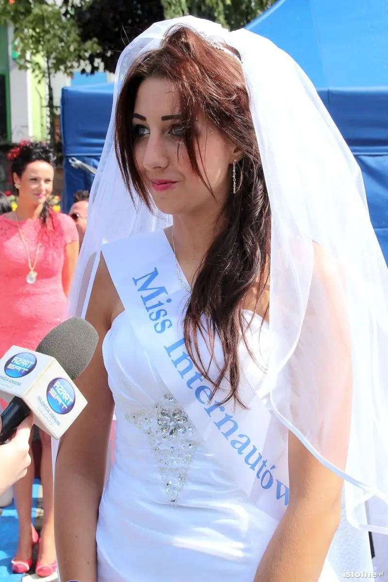 Miss Internautów Natalia Basta udziela wywiadu telewizji Azart-Sat