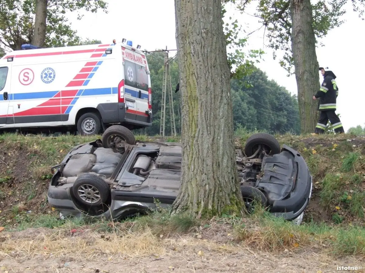 Volkswagen wypadł z drogi