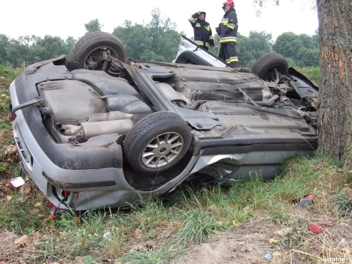 Volkswagen wypadł z drogi
