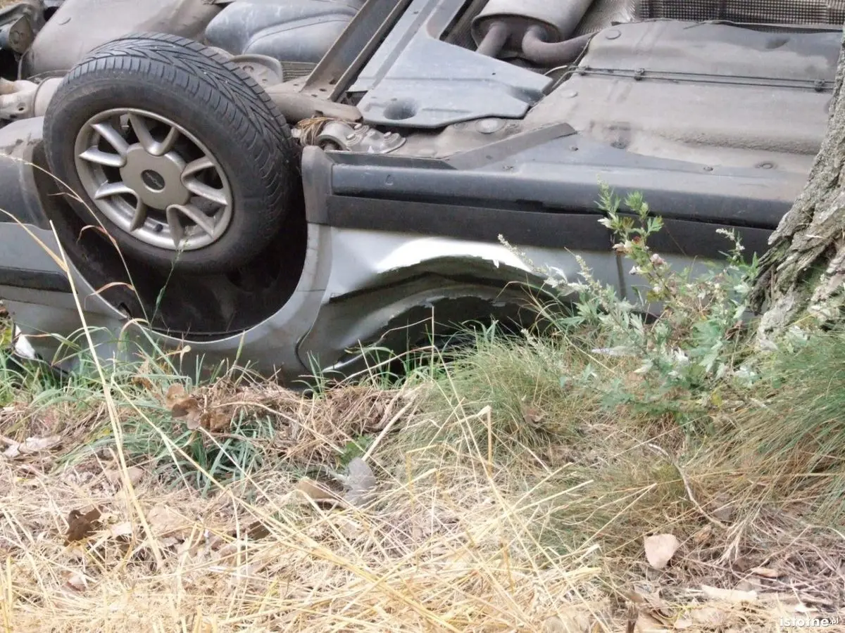 Volkswagen wypadł z drogi