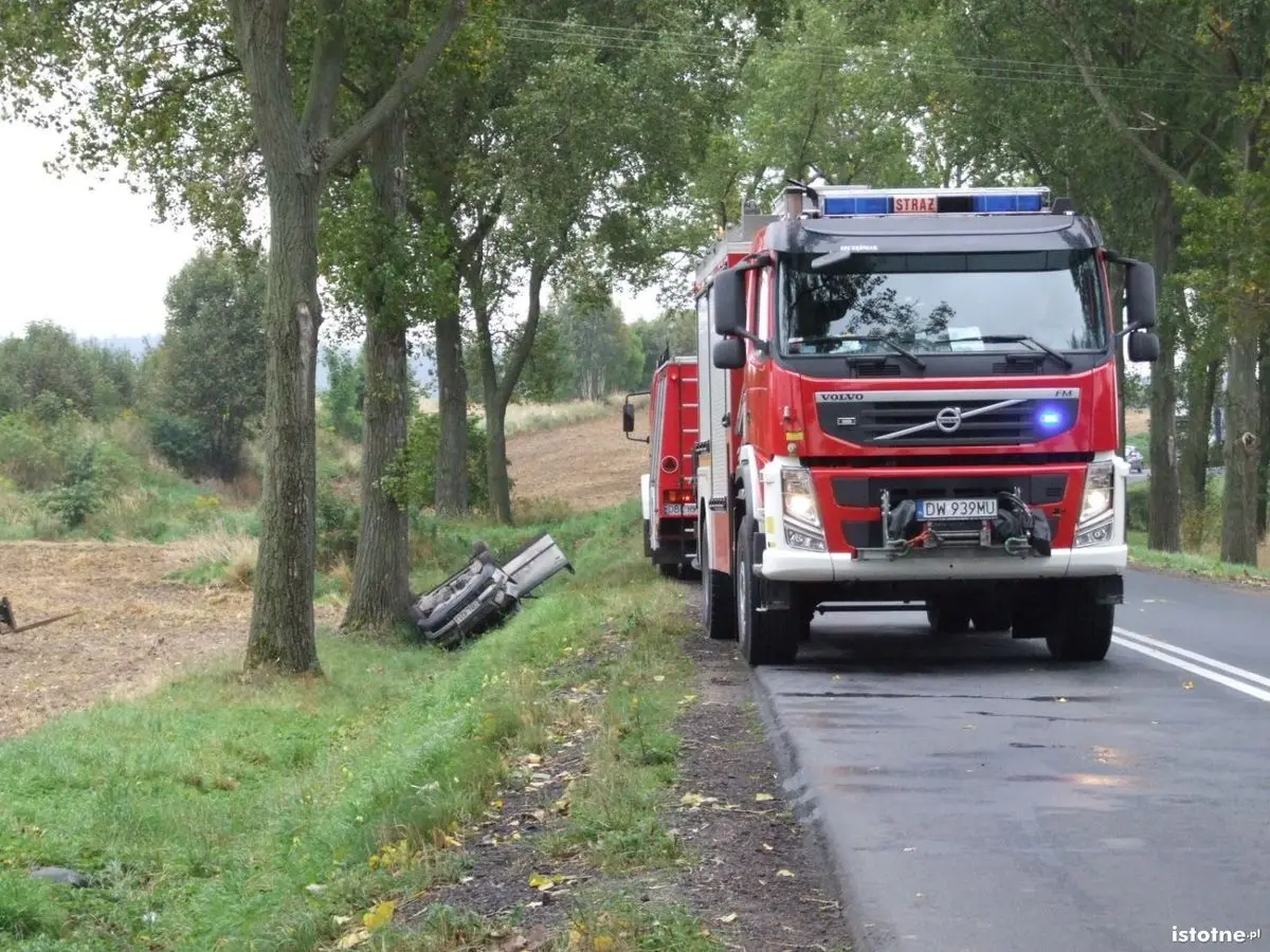 Volkswagen wypadł z drogi