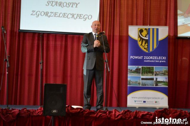 Stypendia i awanse wręczone