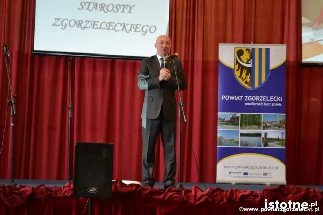 Stypendia i awanse wręczone