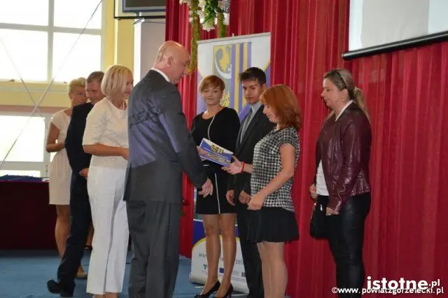 Stypendia i awanse wręczone