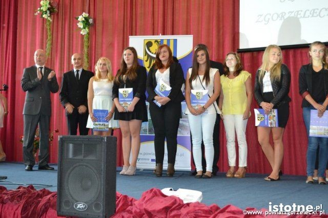 Stypendia i awanse wręczone