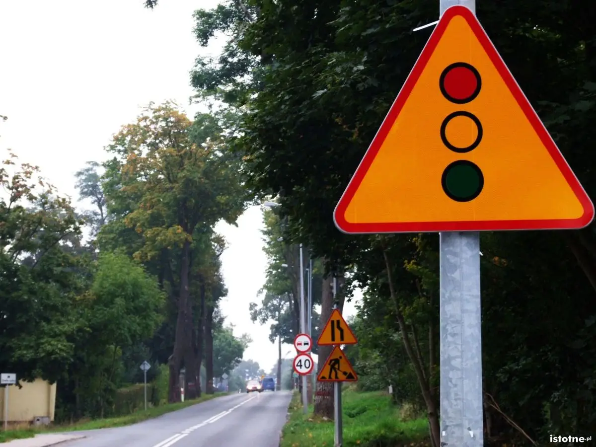 Policyjne kontrole na wyremontowanej drodze