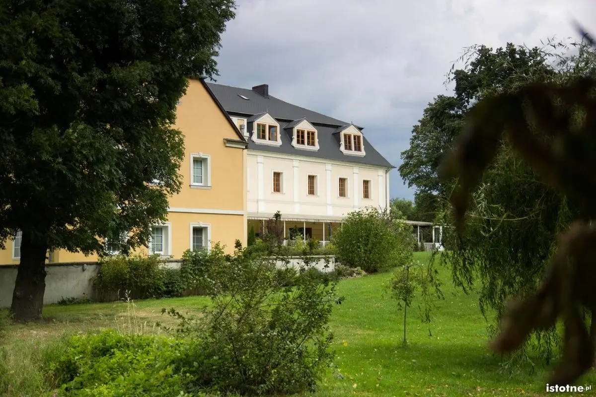 Zabudowania pałacowe w sierpniu 2014 r.