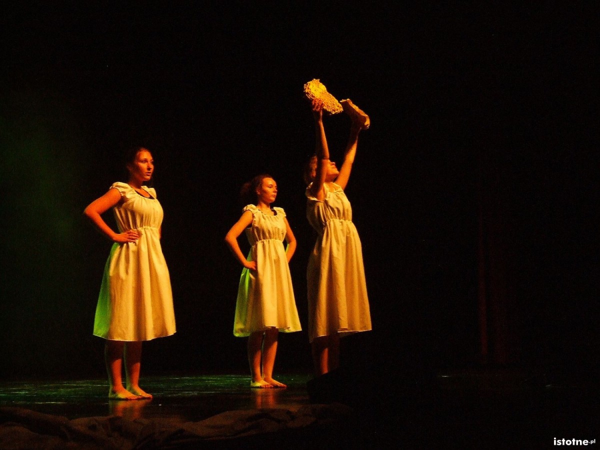 Taneczna opowieść o bolesławieckiej ceramice