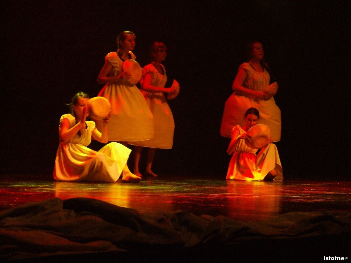 Taneczna opowieść o bolesławieckiej ceramice