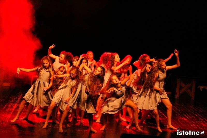 Taneczna opowieść o bolesławieckiej ceramice