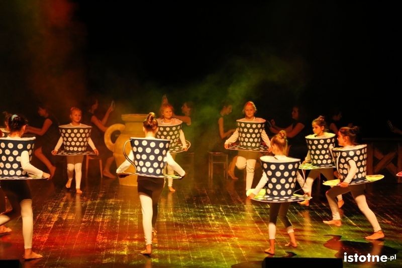 Taneczna opowieść o bolesławieckiej ceramice