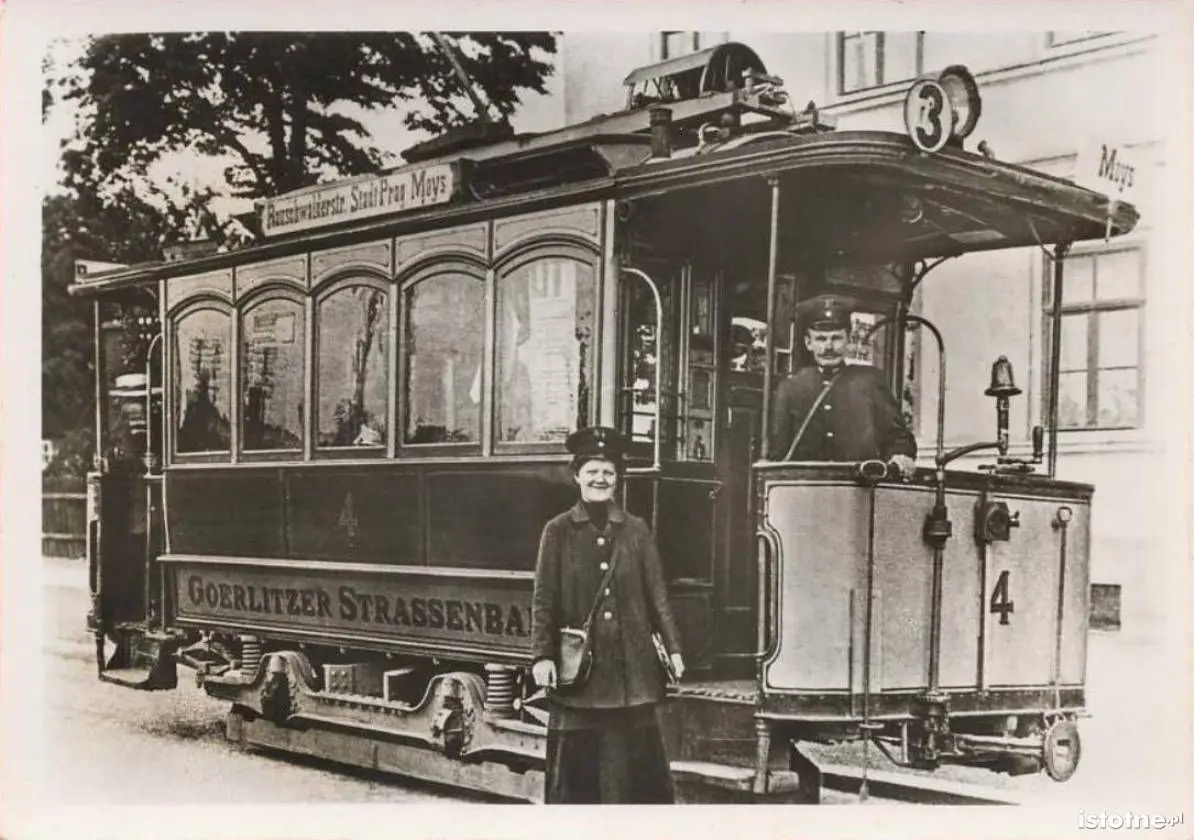 Tramwaj kursujący po ulicy Łużyckiej na początku XX wieku