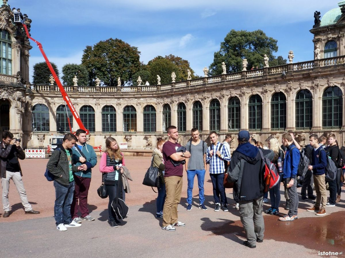 Grupa węgierksich i polskich uczniów w II Liceum Ogólnokształcącym