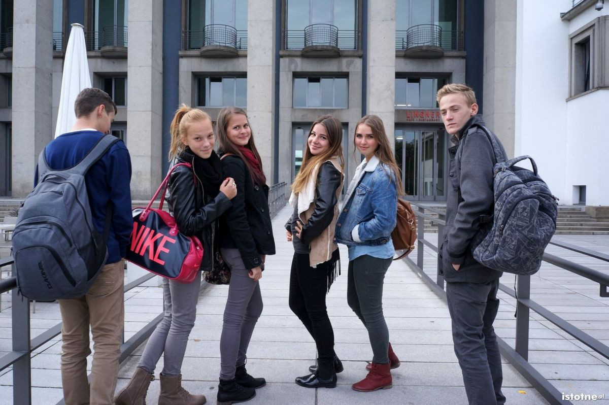 Grupa węgierksich i polskich uczniów w II Liceum Ogólnokształcącym