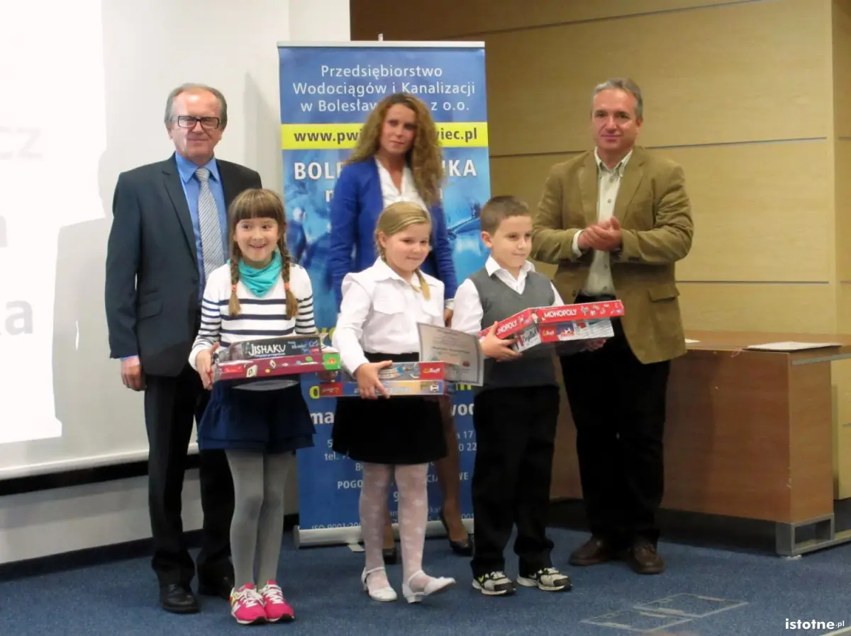 Mikołaj Mankiewicz (SP Nr 1), Pola Wiśniewska (SP Nr 4), Martyna Kowalska (SP Nr 3) zdobyli trzecie miejsce w konkursie PWiK