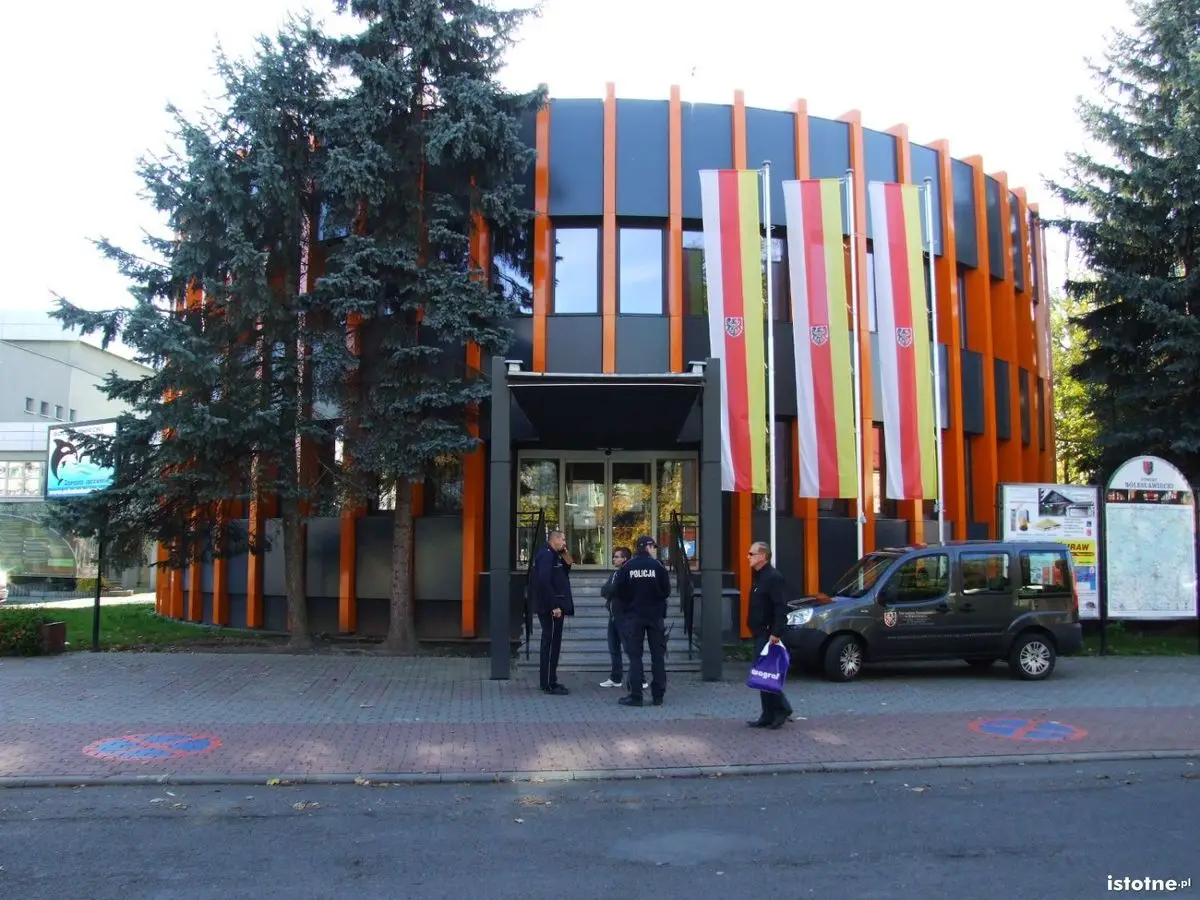 Alarm o podłożeniu bomby w sądzie i starostwie