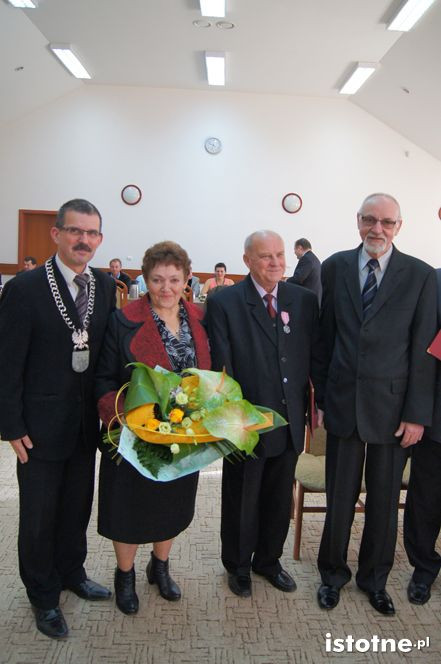 Trzy pary małżeńskie z rąk wójta otrzymały medale Prezydenta RP