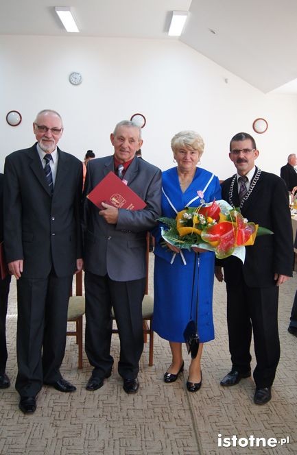 Trzy pary małżeńskie z rąk wójta otrzymały medale Prezydenta RP