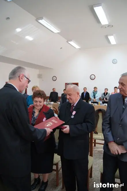 Trzy pary małżeńskie z rąk wójta otrzymały medale Prezydenta RP