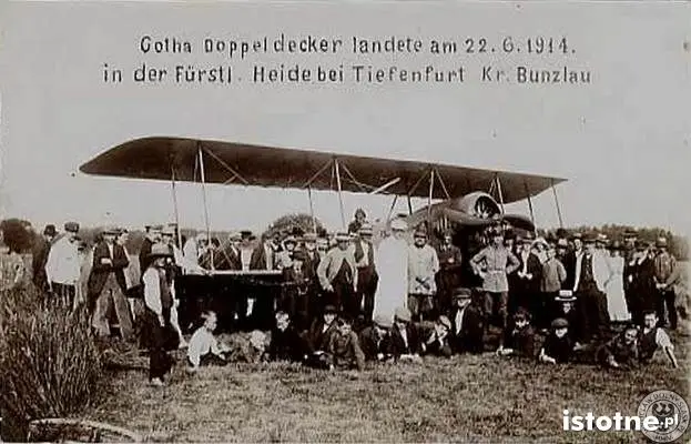 22 czerwca 1914 r. na wrzosowisku obok Parowej wylądował dwupłatowiec