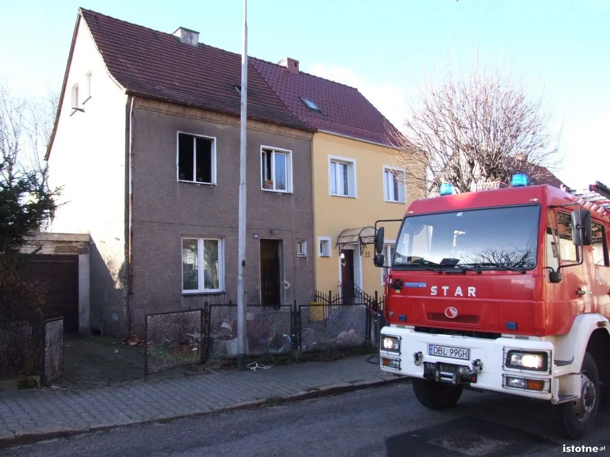 Pożar na Narutowicza - poparzony mężczyzna trafił do szpitala