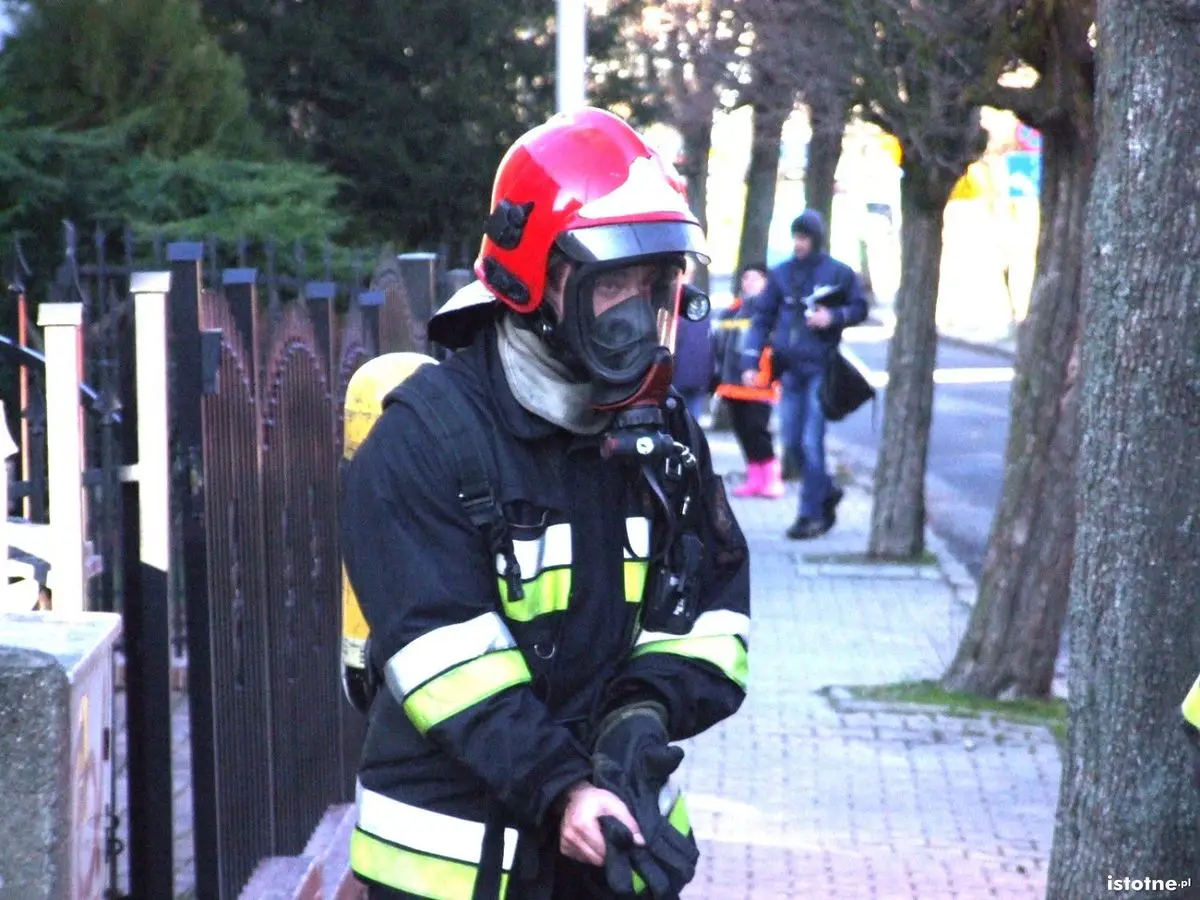 Pożar na Narutowicza - poparzony mężczyzna trafił do szpitala