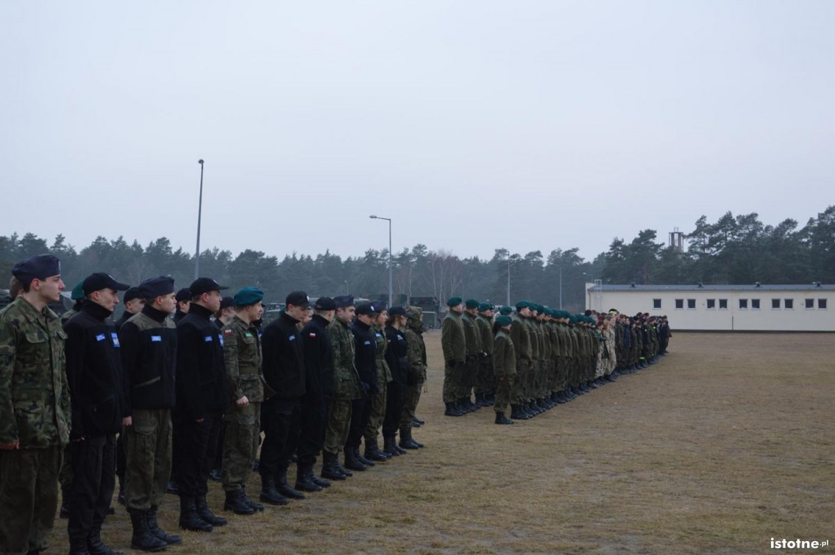 Poligonowe manewry młodzieży