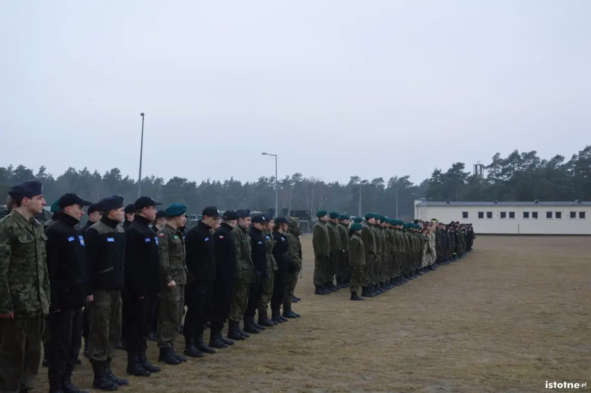 Poligonowe manewry młodzieży