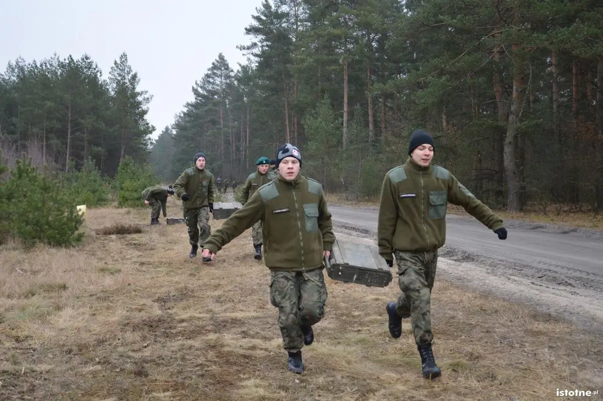 Poligonowe manewry młodzieży