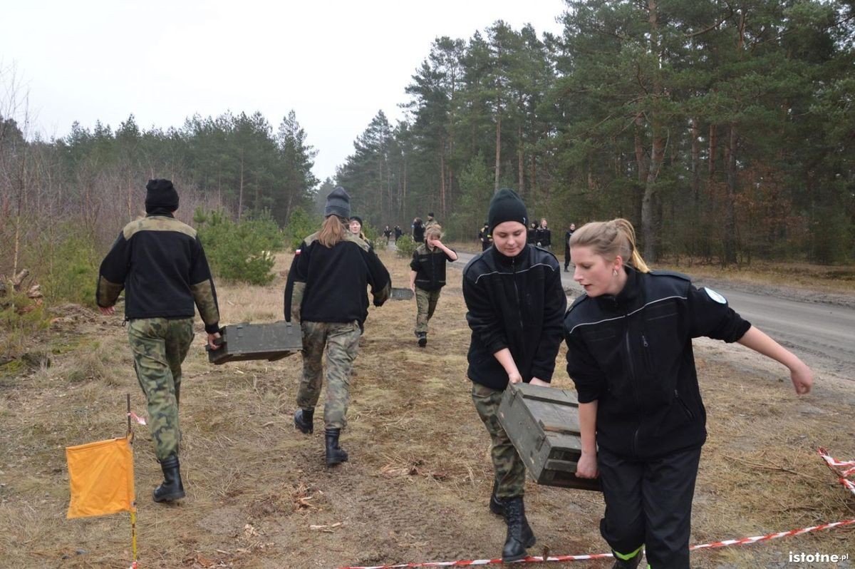 Poligonowe manewry młodzieży