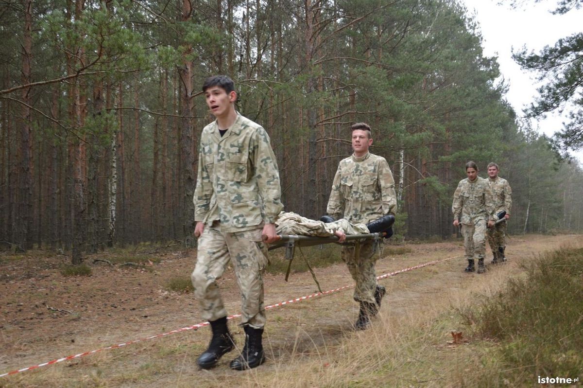 Poligonowe manewry młodzieży