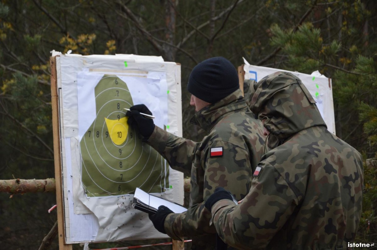 Poligonowe manewry młodzieży
