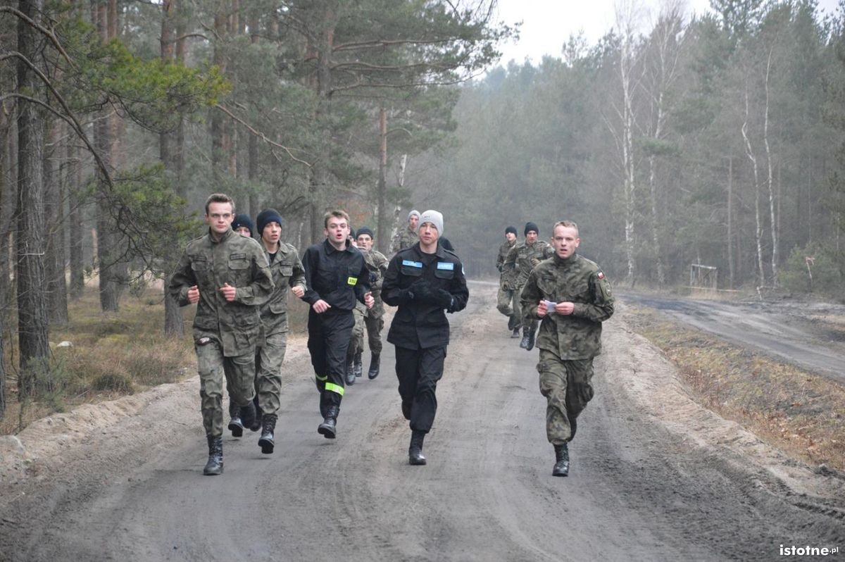 Poligonowe manewry młodzieży