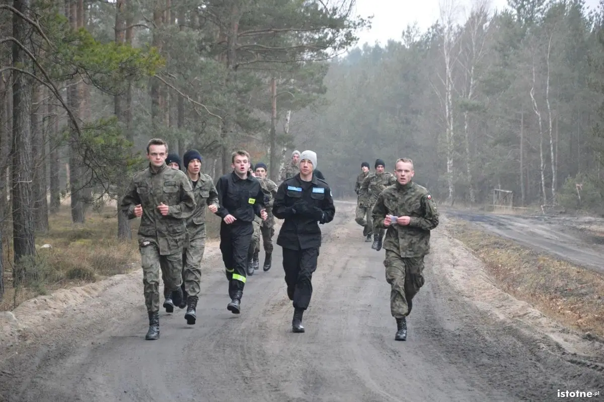 Poligonowe manewry młodzieży
