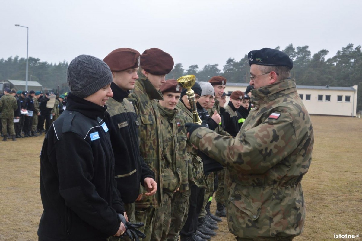 Poligonowe manewry młodzieży