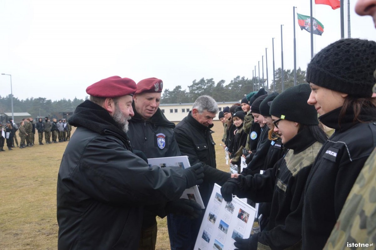 Poligonowe manewry młodzieży