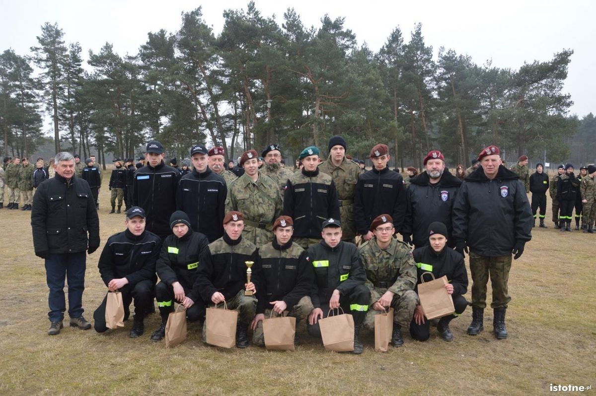 Poligonowe manewry młodzieży