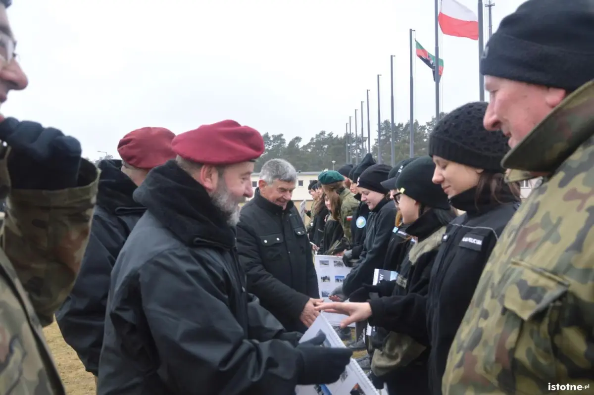 Poligonowe manewry młodzieży