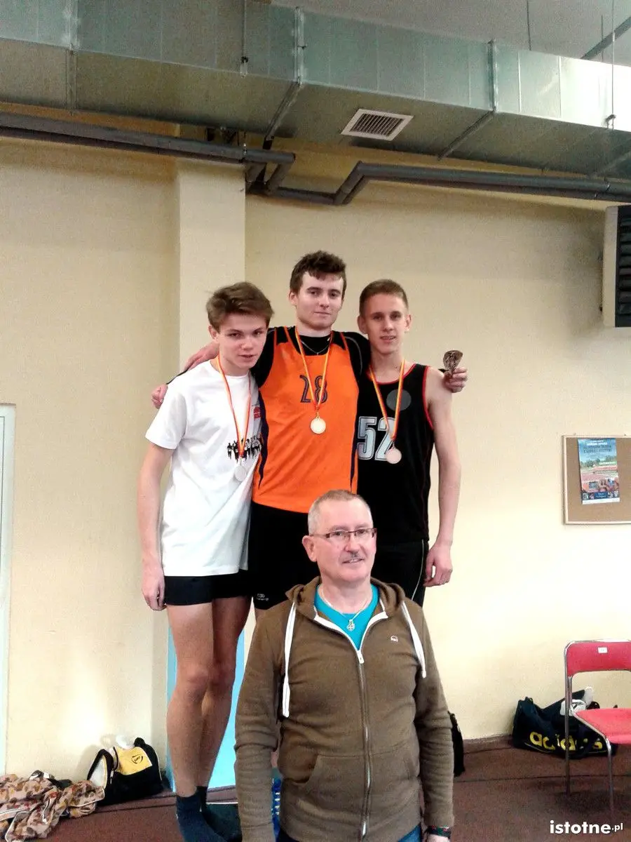 Kamil Kawka (w środku) i trener Ryszard Posacki